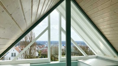 Attraktive Dachgeschossmaisonette-Wohnung mit Balkon + Dachterrasse, Aufzug und Weitblick