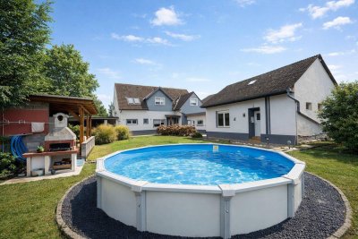 VIEL PLATZ FÜR IHRE IDEEN - Heimwerker aufgepasst - Haupthaus mit Nebengebäude - 7 Zimmer - ca. 188m² WNFL - POOL - Großer Garten