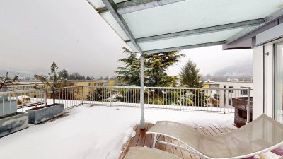 Attraktive 2-Zimmer-Wohnung mit eigener großzügiger Dachterrasse sowie großem Westbalkon
