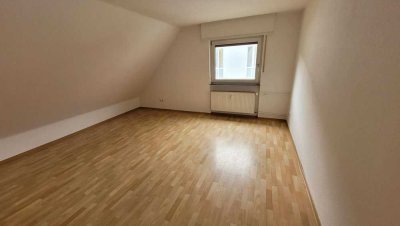 Geräumige 4-Zimmer Dachgeschosswohnung in ruhiger Wohnlage