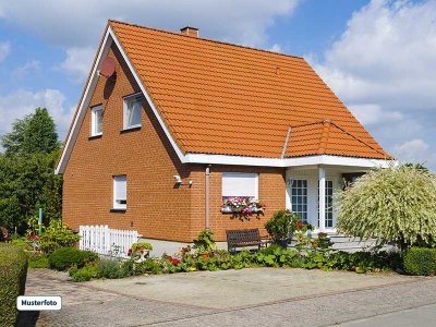 Provi frei Zweifamilienhaus mit Garage in 61348 Bad Homburg -