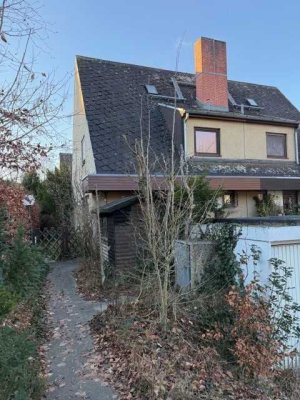 Nikolassee: 5-zimmrige Doppelhaushälfte in absolut ruhiger Wohnlage direkt am Hundeauslaufgebiet