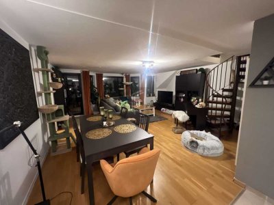 Repräsentative Maisonette-Wohnung mit Balkon und zusätzlicher Nutzfläche in Düsseldorf