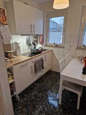 WG-Zimmer (15 qm) an Frau zu vermieten – ruhige, dennoch zentrale Lage
