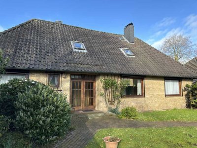 Besonders familiengerechtes, charmantes Einfamilienhaus mit Doppelgarage und tollem Garten!