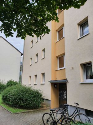 Helle 4-Zimmer-Wohnung mit neuer Einbauküche & Loggia in Frankfurt (befristet auf 36 Monate)