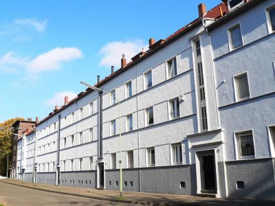 Praktisch und gut gelegen: 2,5 Raum Wohnung mit Loggia