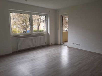 3 Zimmer Wohnung mit Balkon in grüner Wohnanlage in Nürnberg-Röthenbach West