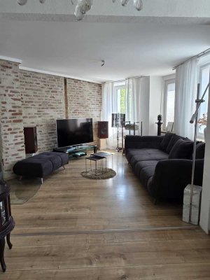 Charmante top renovierte Jugendstilwohnung mit Balkon, zentral in Nürnberg