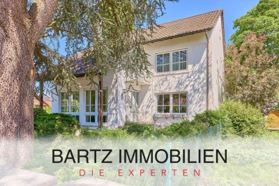 Wohnen im Grünen – Lichtdurchflutetes, hochwertiges Domizil mit parkähnlichem Garten