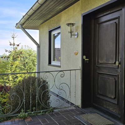 Freistehendes 2-Familienhaus mit sonnigem Garten und großen Terrassen mit Grill, Doppelgarage