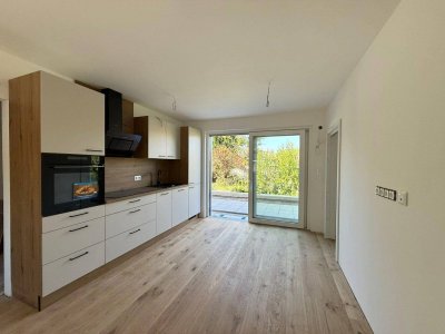 PROVISIONSFREIER WOHNTRAUM! Kompaktes Apartment mit Einbauküche, Klima, Garten und Parkplatz! ERSTBEZUG!