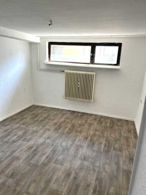 Souterrain-Einheit mit Tageslicht - ideal als Büro, Atelier oder Lager - Für gewerbliche Nutzung.