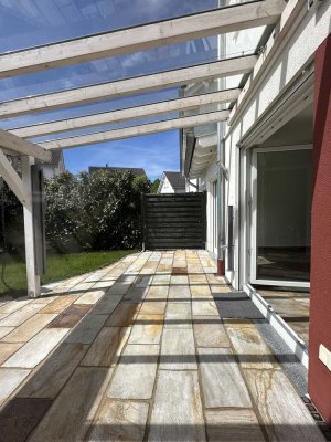 MH Immobilien - attraktives Reiheneckhaus mit hübschem Garten in komfortabler Nähe zum Bahnhof
