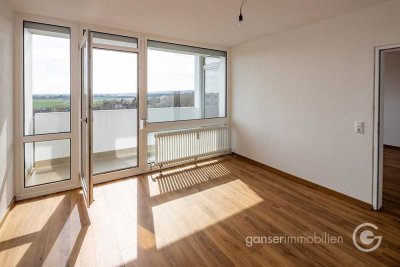 Liederbach, 2 Zi., Süd-West Balkon, neue EBK, Aufzug, toller Weitblick
