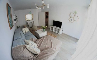 Stilvolle, modernisierte 2-Zimmer-Wohnung mit geh. Innenausstattung mit Balkon und EBK