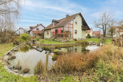 Erstklassige Wohnqualität: Haus mit idyllischen Garten, Wellnessbereich uvm. in naturnaher Lage