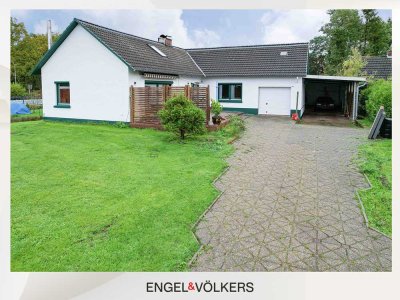 EFH mit Garage, Carport und viel Platz ums Haus