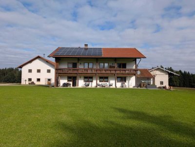 Großzügiges Bauernhaus mit 11 Zimmern in Kirchweidach