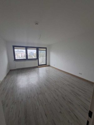 Helle 2-Zimmer-Wohnung mit Balkon & Stellplatz in Würzburg-Heidingsfeld (mit Aufzug)