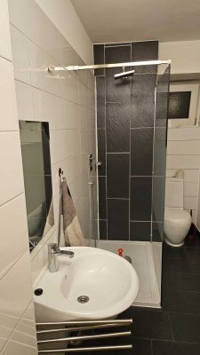 Leerstehende 2 Zimmer mit Südbalkon und Duschbad