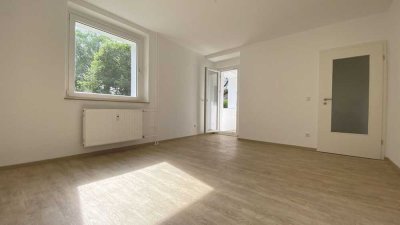 *** Riskieren Sie einen Blick! Attraktive EG-Wohnung mit Loggia! ***