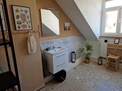 Modernisierte Altbauwohnung mit neuem Bad und neuer Küche
