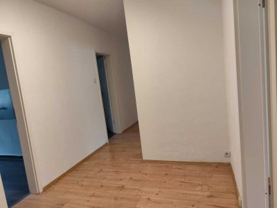 Grosse 116 qm 5 Zimmer.Kuche.moderne Badezimmer mit Wanne.Komplett repariert 2026.zommer