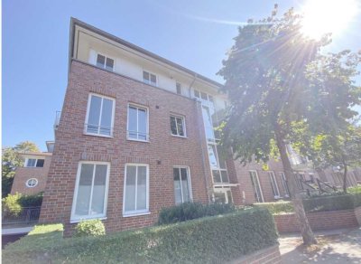 Helle, renovierte 2-Zimmer-Maisonette mit großer Loggia & 2 Balkonen in Horn-Lehe