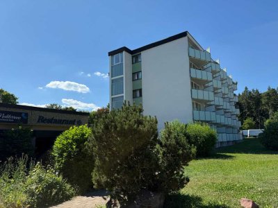 Stilvolle, gepflegte 1,5-Zimmer-Wohnung mit Balkon und Einbauküche in Altensteig