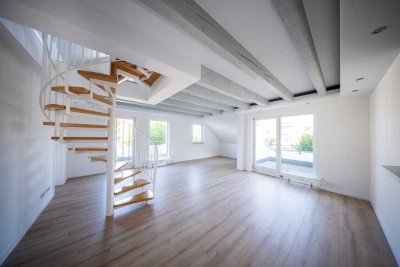 2,5 Zimmer Maissonette-Wohnung mit zwei Badezimmer und zwei Balkonen