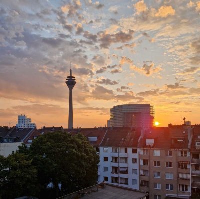 Moderne Maisonette-Wohnung mit EBK + Balkon nahe Medienhafen