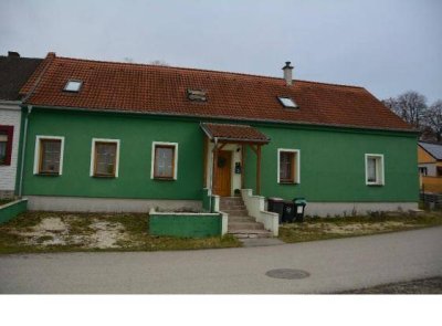 Landluft &amp; Lebensraum: Weinviertler Dorfhaus mit zwei separaten Wohneinheiten, Garten &amp; Terrasse