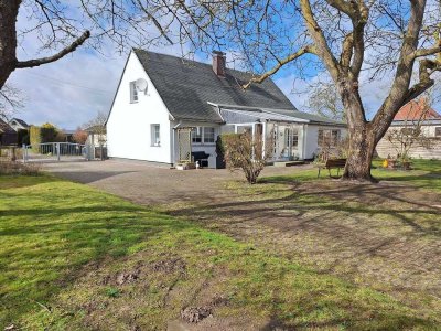 zusätzliches Baugrundstück möglich - Einfamilienhaus mit Nebengelass am Rand von Greifswald