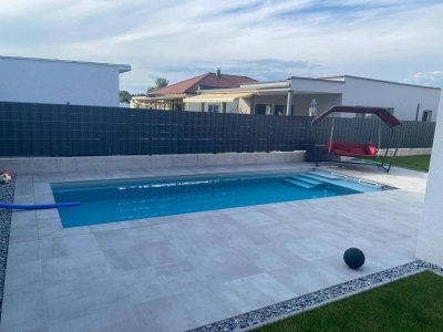 Luxusbungalow mit Pool, loxonegesteuert, Doppelgarage/3 Meter Raumhöhe/54m2 Wohnzimmer -NEUER PREIS
