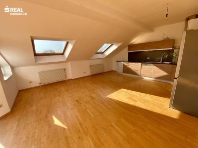 Dachgeschoß 3 Zimmer ca. 93 m² + 6 m² Terrasse
