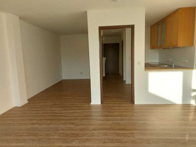 Helle 1,5-Zimmer-Terrassenwohnung mit Einbauküche in Schwieberdingen
