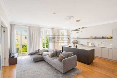 Altbauperle im Helmholtkiez – Stilvolles Wohnen mit zwei Balkonen und Tiefgaragenstellplatz