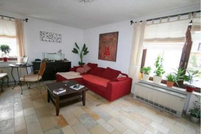 Singlewohnung mit Terrasse, Garten, EBK und Garage