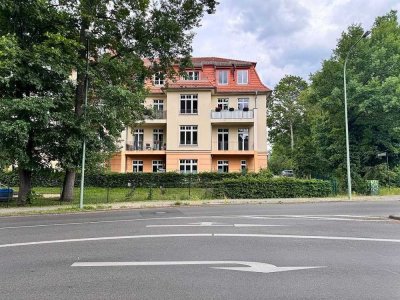 Bezugsfreie 3-Zi-Neubau-Wohnung mit EBK, Fußbodenheizung, Balkon & eigenem Stellplatz vor dem Haus