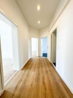 Erstbezug nach Sanierung: Wunderschöne 4-Zimmer Wohnung