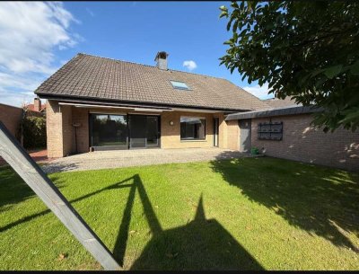 Von privat! Großzügiges Einfamilienhaus mit Kamin & Keller in Wahnbek- 197m² Wohnfläche