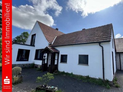 Künstlerhaus auf riesigem Grundstück