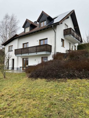 Einfamilienwohnhaus mit gemütlicher Einliegerwohnung in toller Aussichtslage der Stadt Ulmen