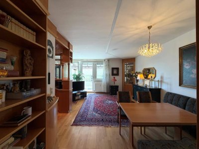 Charmante 3-Raumwohnung mit 2 Loggien und Garage - Toplage!