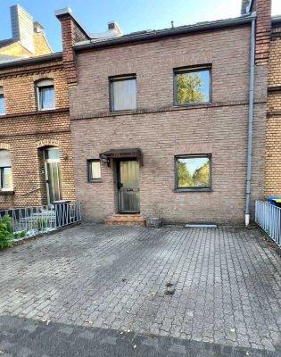 Neuss-Augustinusviertel: "Jede Menge Potenzial" Einfamilienhaus mit Garten und Stellplatz