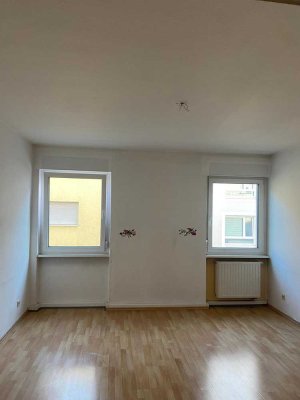 helle 2 ZKB-Wohnung mit 3-fach verglasten Fenstern