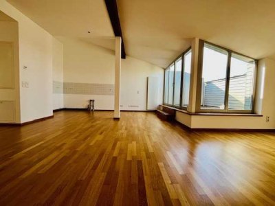 Traumhaftes, freies Dachgeschoß, Dachterrasse, Parkett, Aufzug, Wannenbad, TG-Stellplatz uvm.