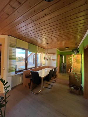 Ansprechende 3,5-Zimmer-Wohnung mit Dachterrasse und Tiefgaragenstellplatz – ab 01.12.2025
