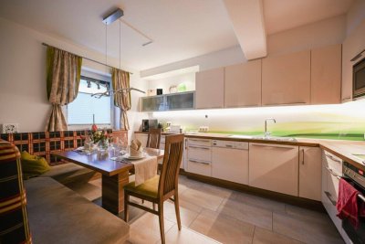 Vollmöblierte, helle Maisonette Wohnung mit Seeblick